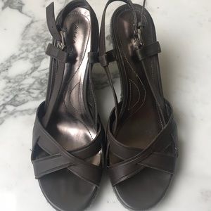 Tahari Kelly Wedge Sandal Size 8